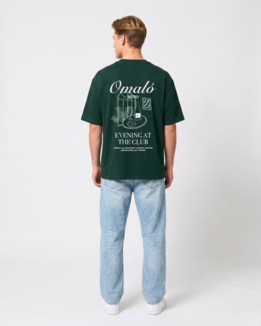 camiseta verde oversize restaurante