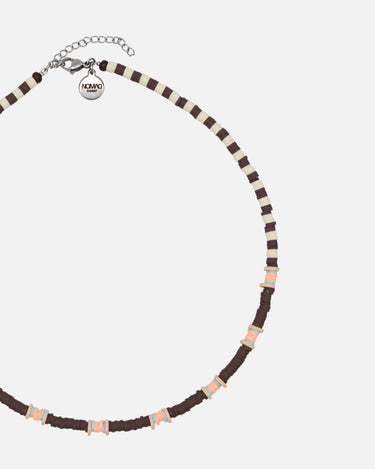 collar marrón y naranja