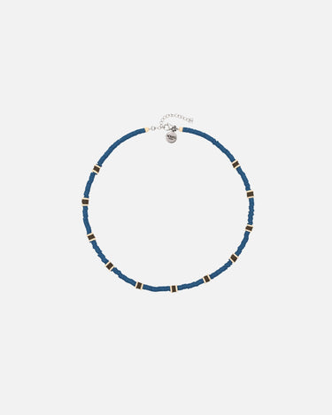 collar azul marino y marrón