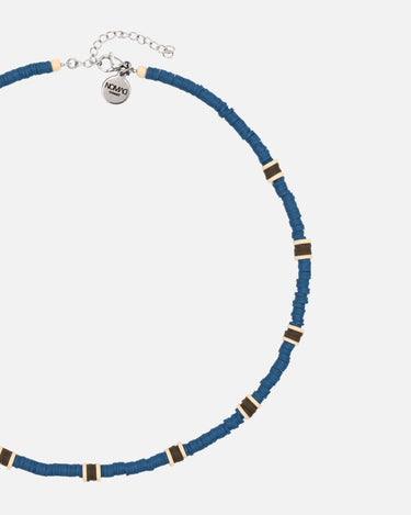 collar azul marino y marrón