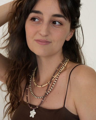 Collar Marrón de Cuentas Heishi