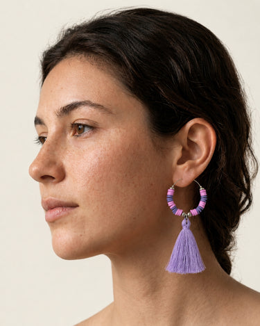 pendientes aro con borlas en color lila y rosa