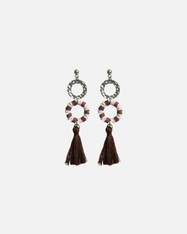 pendientes con aro y borlas marrones