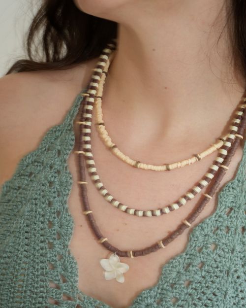 collar marrón