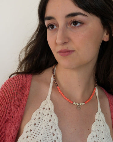 Collar Salmón y Naranja de Cuentas Heishi