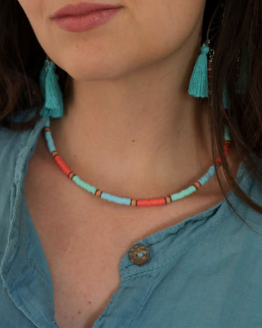 Collar de Cuentas Heishi azul, verde y salmón