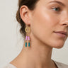 pendientes dorados con cuentas lilas y verde agua