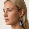 pendientes dorados con aro en color azul 