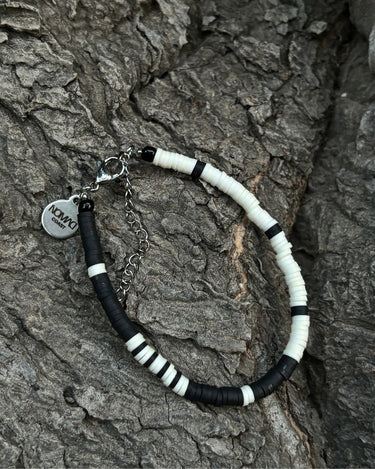 pulsera negra y blanca